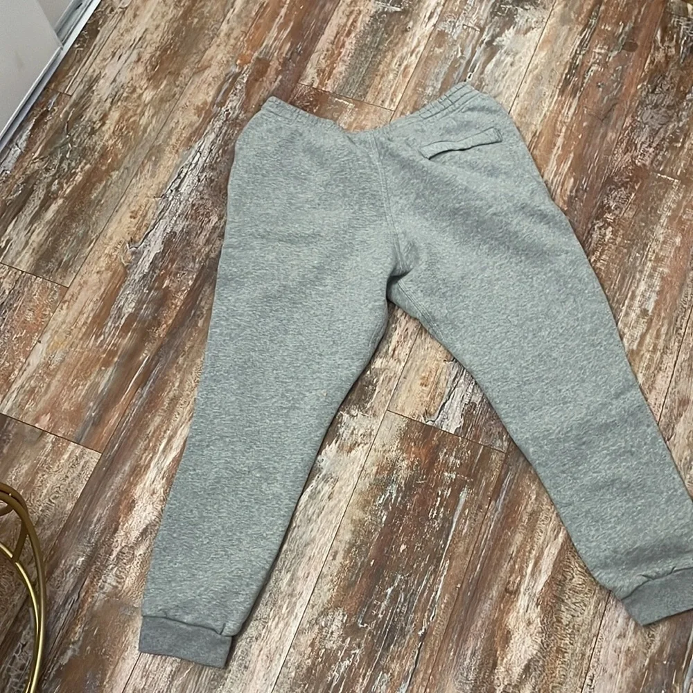 Nike - Picture 2 of 3